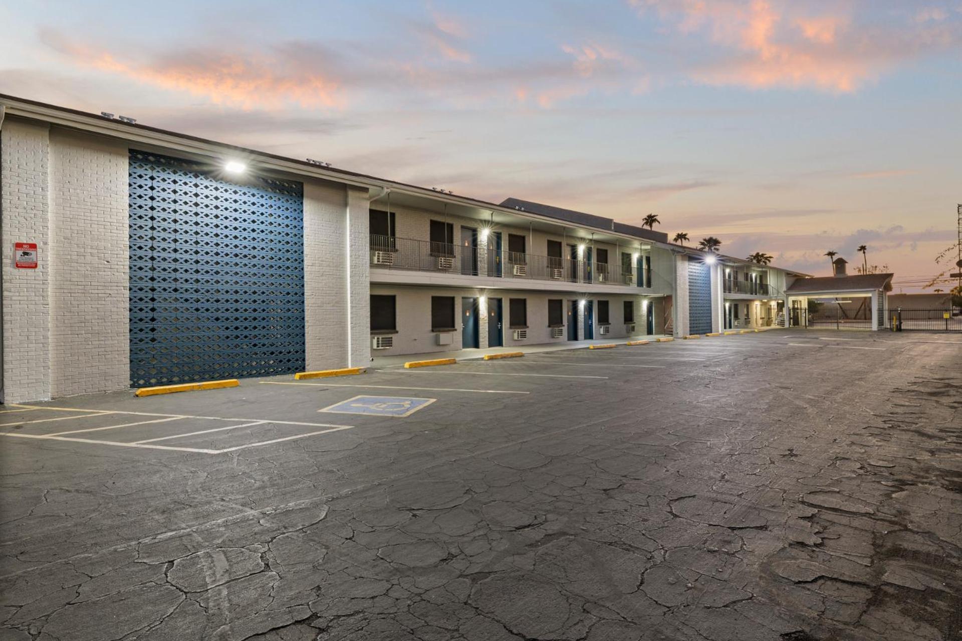 Travel Inn Phoenix Exterior photo